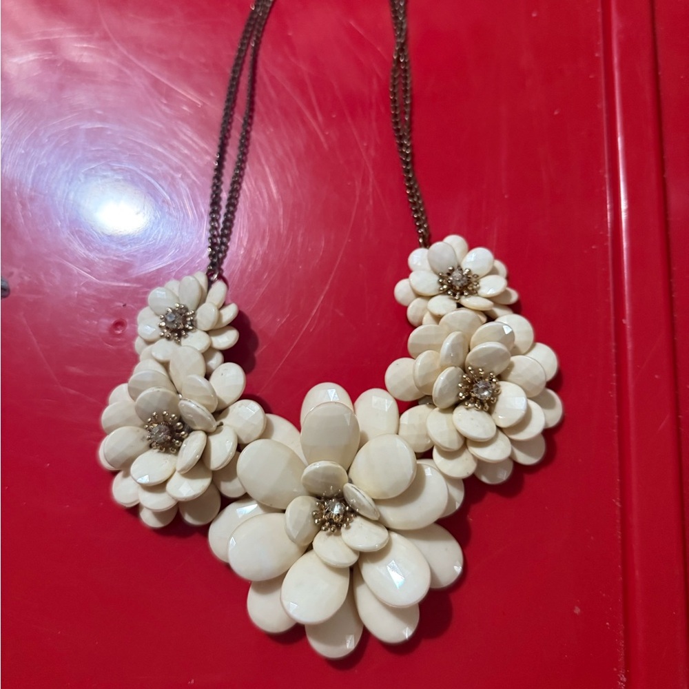 Vintage summer flowers necklace Brighten up your summer outfit lovely